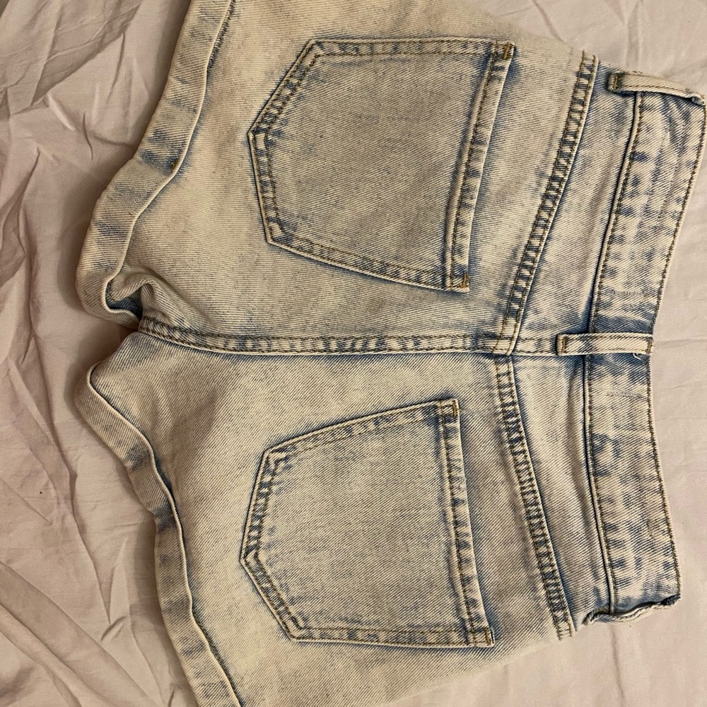 I’m selling this because is too little for me